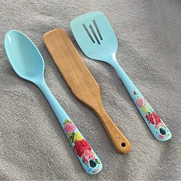 Pioneer Woman Wood Utensilsnull